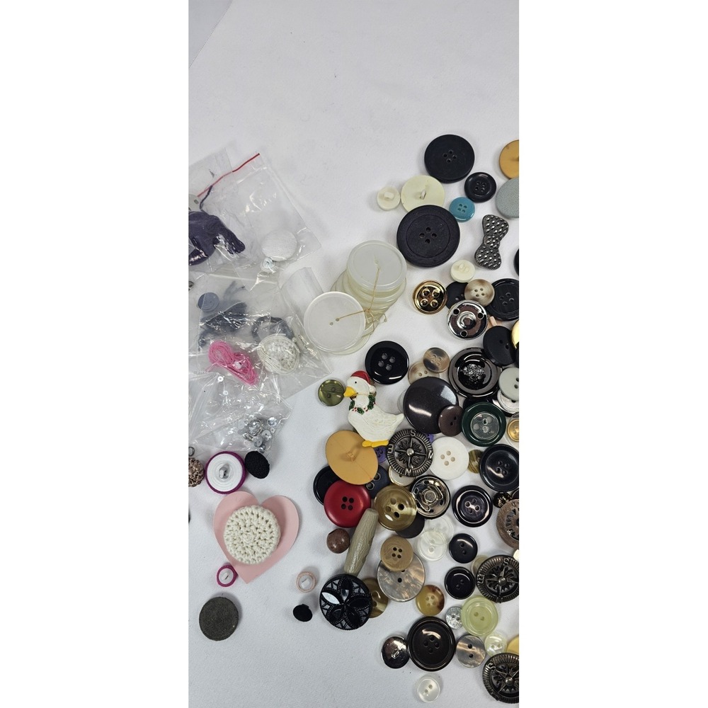 Vintage Button Lot Mixed Bulk Sewing Buttons Metal Plastic Assorted Large - Picture 4 of 5